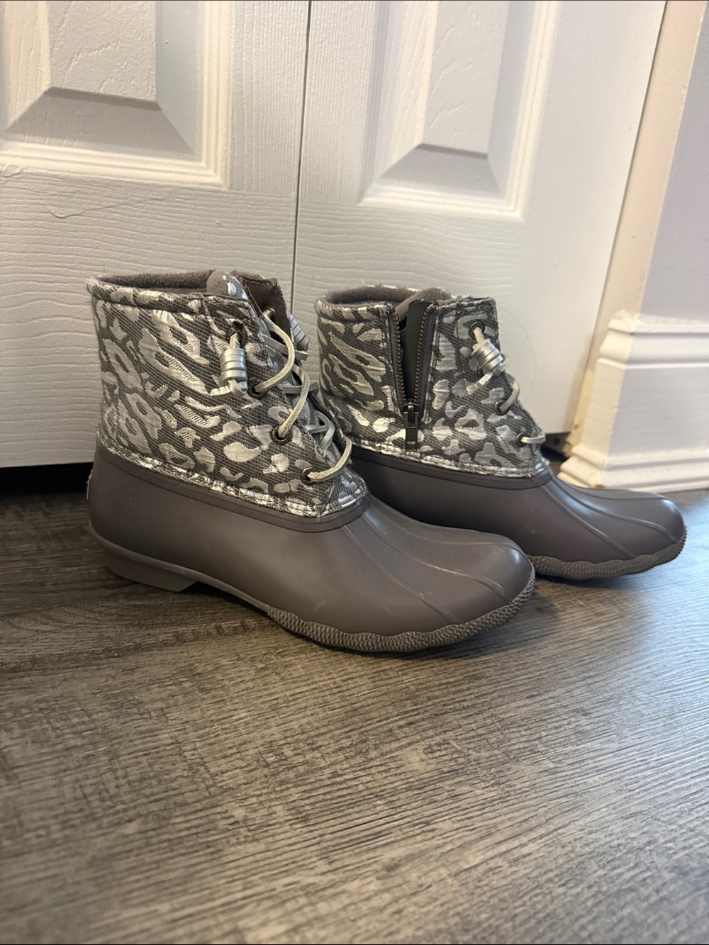 Sperry women Ankle Duck Boots with Leopard Print Upper